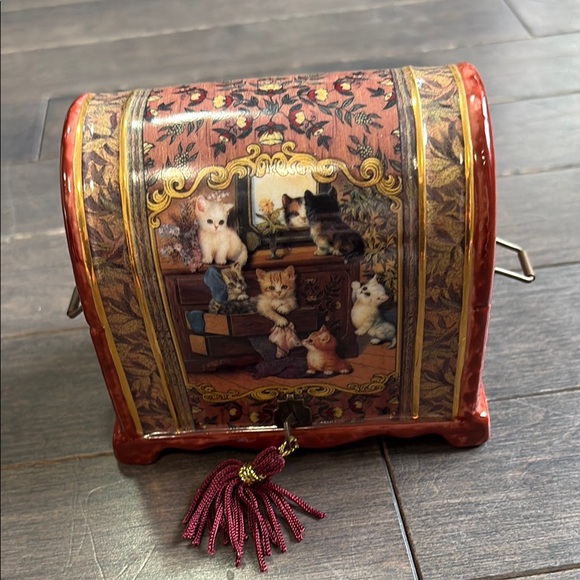 Source Unknown Other - Ardleigh Elliott Porcelain  Kitten Capers Music Box